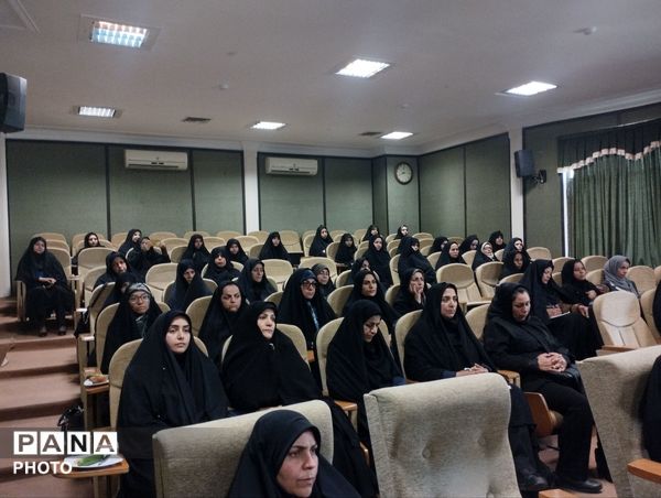 نشست اختصاصی بانوان خلیل‌آباد با معاون سیاسی اجتماعی استانداری خراسان رضوی
