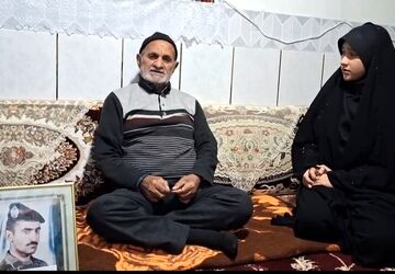 دیدار خبرنگار پانا با خانواده شهید علی جز حدادی مطلق 