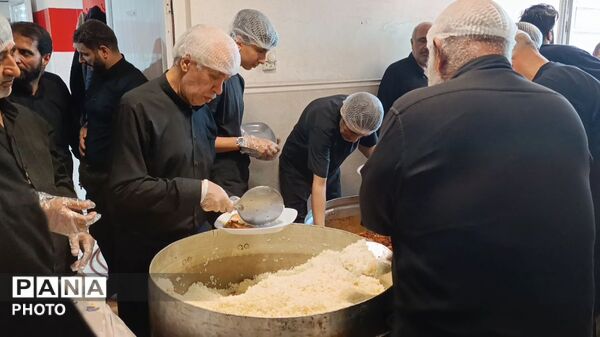 پذیرایی از زائران امام هشتم(ع)