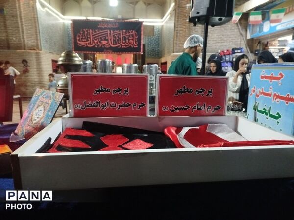 ‌گذری بر چایخانه فاطمه الزهرا در ششمین شب از مراسم عزاداری امام حسین در حسینیه امام خمینی 