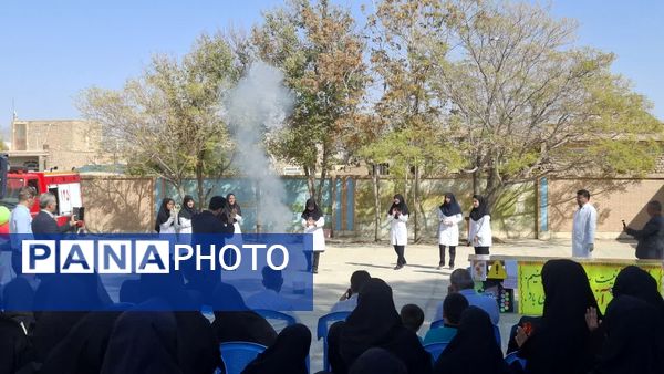 برگزاری جشن علمی شیمی در دبیرستان حضرت زینب(س) بهاباد