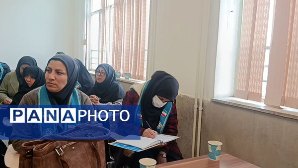 کارگاه توانمندسازی مربیان کاردان پیشتاز سازمان دانش‌آموزی ناحیه یک کرج 