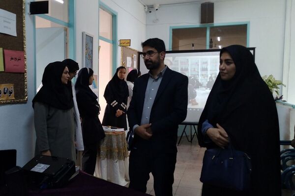 هفته آزمایشگاه در دبیرستان عذرا شهر آبسرد شهرستان دماوند