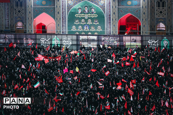 اقامه نماز بر پیکر مطهر رهبر شهید انقلاب در حرم مطهر رضوی-۲