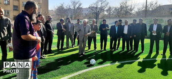 افتتاحیه زمین چمن در دبستان پسرانه گلستان ناحیه ۷ آموزش و پرورش مشهد مقدس 
