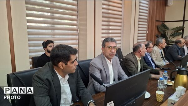 نشست صمیمی وزیر آموزش‌ و پرورش با معلمان دبیرستان رازی