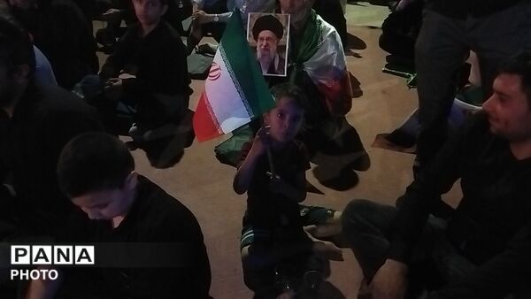 قاب هایی از رهبر شهید و رهبر معظم انقلاب در دستان سنگربان نیشابوری 