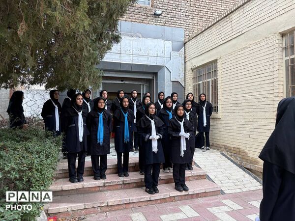 افتتاح «نگارستان فردا» ؛نمایشگاه دست سازه های دانش آموزان دختر شهرستان کاشمر