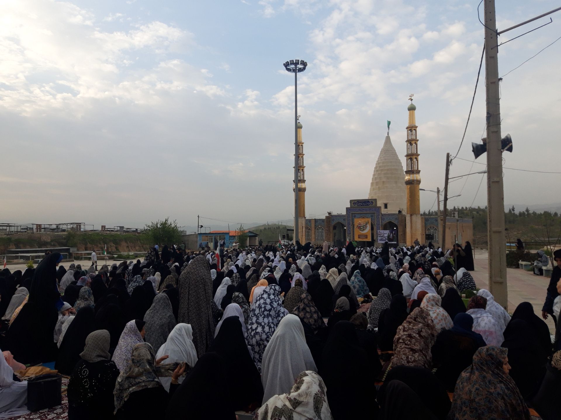 نماز عید بندگی، در جوار امامزاده سید صلاح الدین محمد اقامه شد