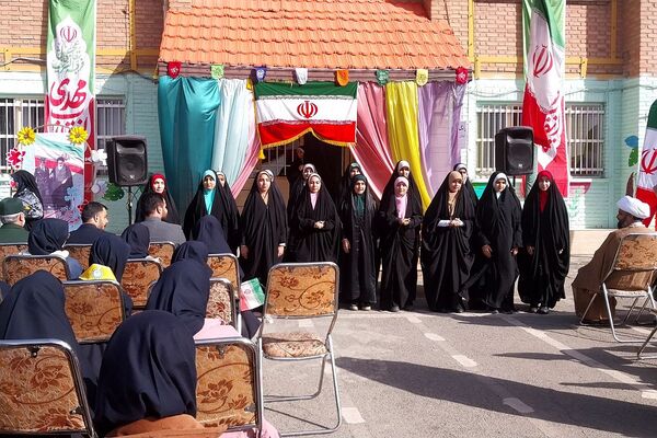 جشن پیروزی انقلاب اسلامی در مدارس منطقه کهریزک 