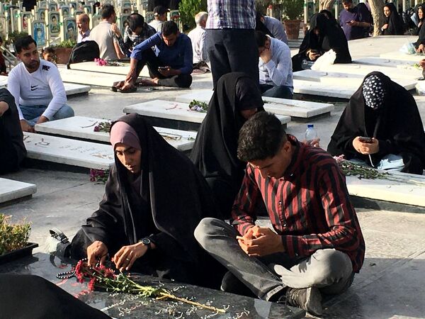 برپایی مراسم دعای عرفه در گلستان شهدای اصفهان
