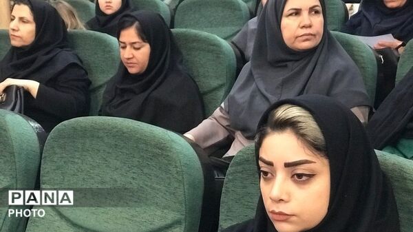 گردهمایی مسئولان و مدیران مدارس در سالن معلم اشخانه