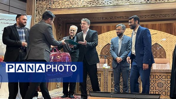 جلسه هم‌اندیشی و دانش افزایی ویژه سر گروه‌های مشاوره و تفکر سبک زندگی آموزش و پرورش خراسان رضوی 