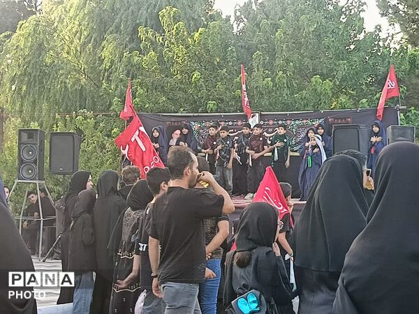 رقص پرچم‌ها در باد عزای کاشمر هم‌صدایی آسمان با زائران