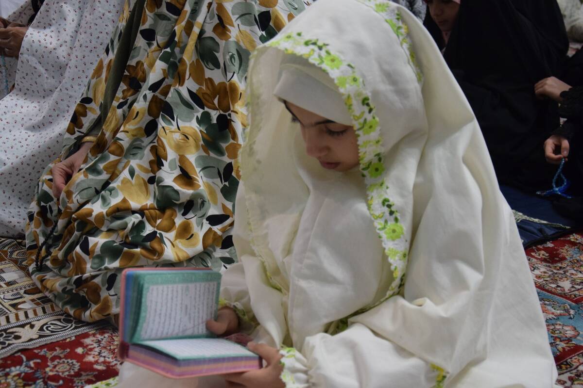 اعتکاف دانش‌آموزی در مسجد جامع امام حسین(ع) ناحیه یک کرج 