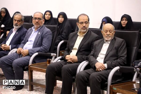 آغاز برنامه‌های گرامیداشت هفته معلم در قم