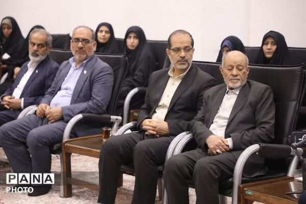 آغاز برنامه‌های گرامیداشت هفته معلم در قم