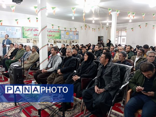 نواختن زنگ انقلاب در مدرسه قادر خانزاده شهرستان بانه