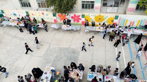 برپایی بازارچه در دبستان معلم آشخانه 