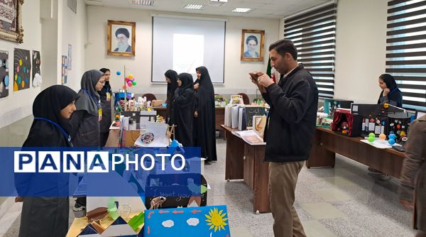 نمایشگاه دست‌سازه در دبیرستان ذبیح الله هوشیار