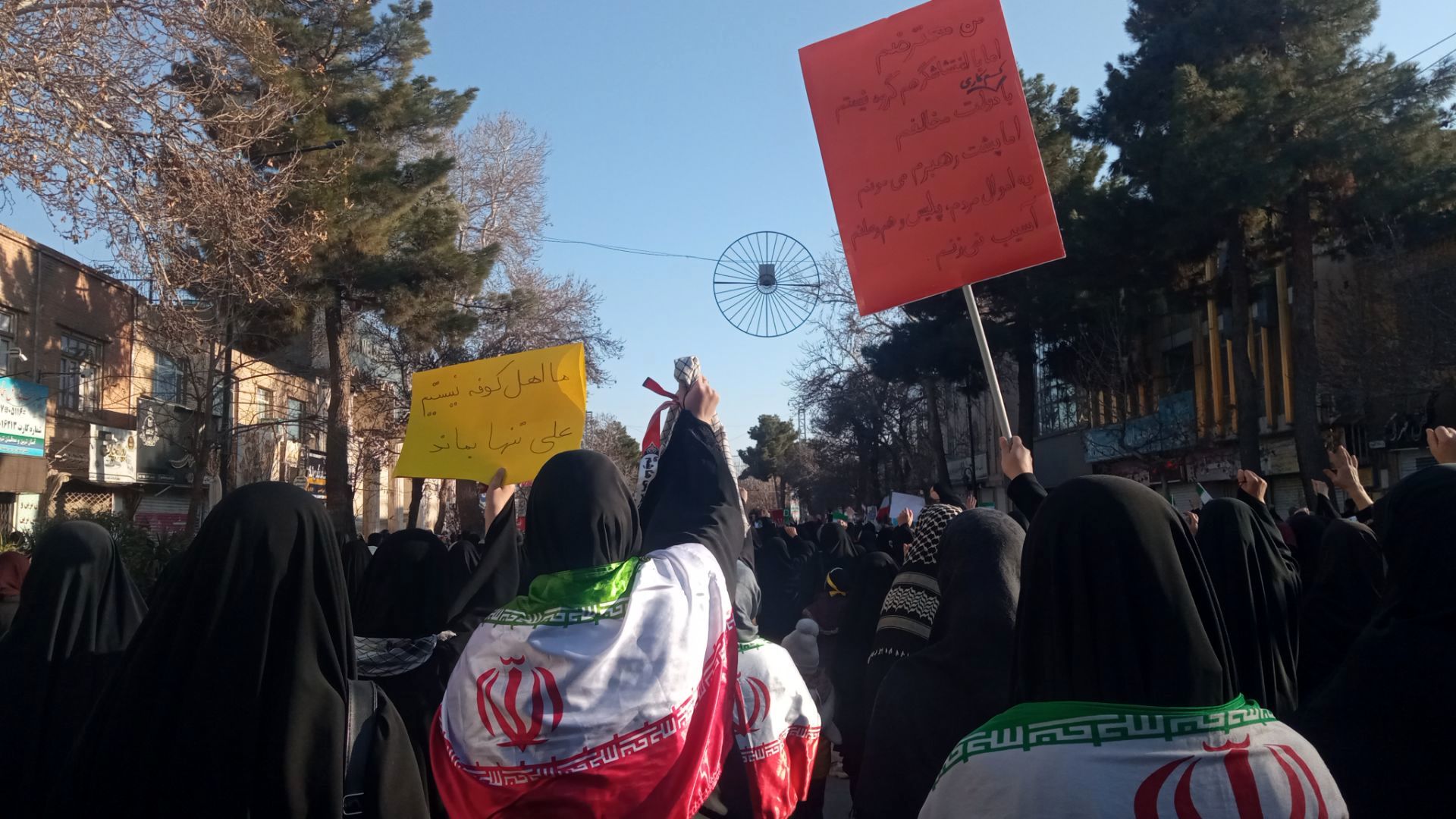 حضور شکوهمند مردم نیشابور در راهپیمایی و تشییع شهدای امنیت