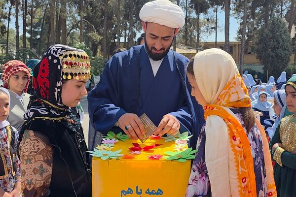 جشن عاطفه‌ها؛ لبریز از مهربانی در دبستان دخترانه قدر بهارستان ۲