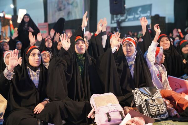 اجتماع عظیم دختران حاج قاسم در اصفهان