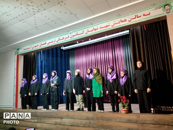 مسابقات تئاتر صحنه ای دختران در شهرستان کاشمر
