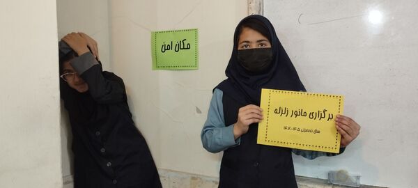 مانور زلزله در دبیرستان شهید هاشمی نژاد 