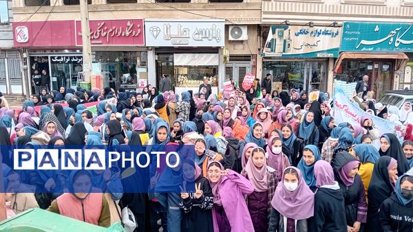 حماسه‌آفرینی دانش‌آموزان کمیجانی در راهپیمایی۱۳ آبان 