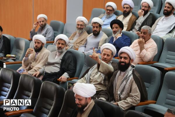 نشست مشترک ائمه جمعه همدان با مدیران صنعت آب و برق
