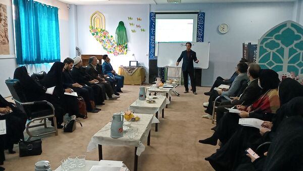 نشست توانمندسازی مدیران؛ گامی به‌سوی هدایت تحصیلی مؤثر در مدارس متوسطه دوره اول ناحیه ۷