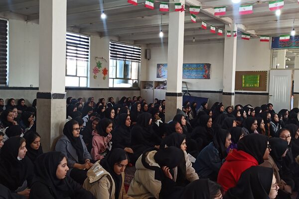 مراسم عزاداری و توزیع نذری به‌مناسبت شهادت حضرت فاطمه زهرا (س) در مدارس شهرستان ورامین