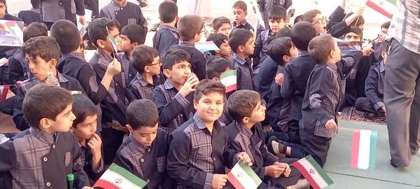 آیین بزرگداشت روز دانش آموز در دبستان سمیه قم