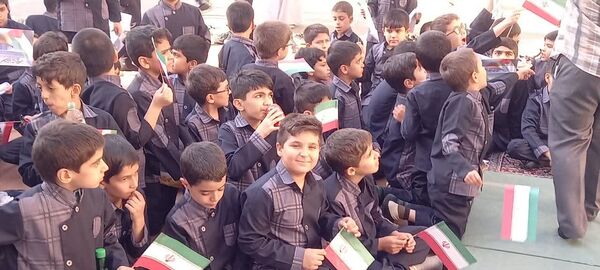 آیین بزرگداشت روز دانش آموز در دبستان سمیه قم