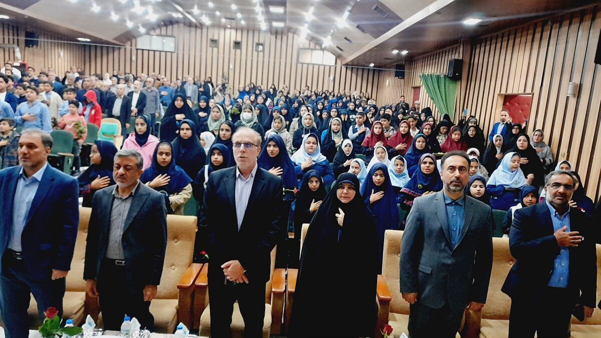 مراسم تجلیل از دانش‌آموزان ممتاز مدارس شاهد استان البرز