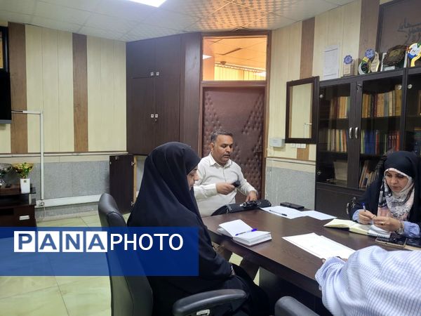 جلسه ستاد شاهد با حضور مسئولان بنیاد شهید در ناحیه یک بندرعباس