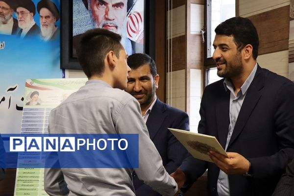 نشست خبری مدیر آموزش و پرورش پاکدشت به مناسبت گرامیداشت هفته معلم