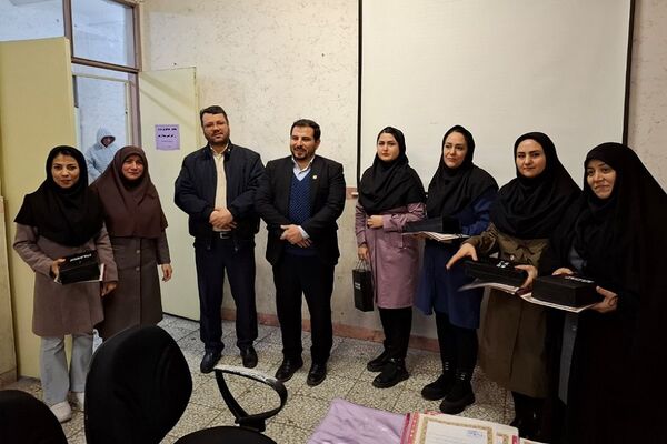 جلسه شورای دبیران در مدرسه جوادالائمه بهارستان ۲