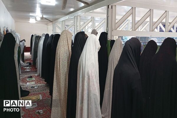 قرائت سوره فتح و اقامه نماز جماعت ظهر و عصر در مسجد جامع شهر بار
