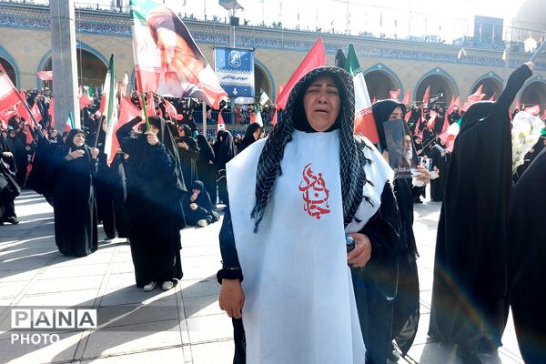 حضور باشکوه خونخواهان رهبر شهید در مصلی امام خمینی(ره) تهران
