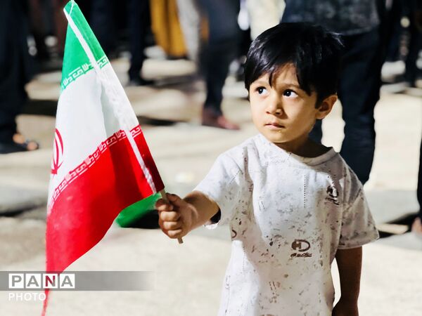 ایستادگی با چاشنی وحدت