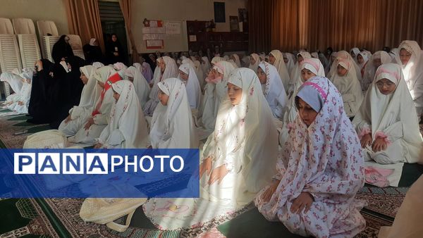 نماز جماعت در دبستان شهید رجبی۲ با حضور مسئولان اداره آموزش و پرورش ناحیه 6