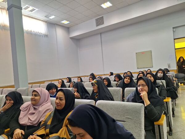 آیین تجلیل پایه گذاران مهر و امید در ناحیه۶ مشهد