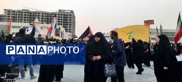 حضور پر شکوه مردم شهید پرور مشهد مقدس در عرصه میدان شهدا