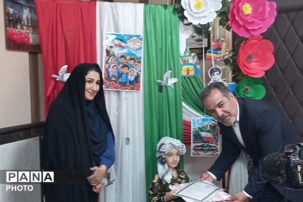 تقدیر از نوآموزان پرتلاش در پویش «مشت کوچک، بدرقه بزرگ» ناحیه دو شهرری 