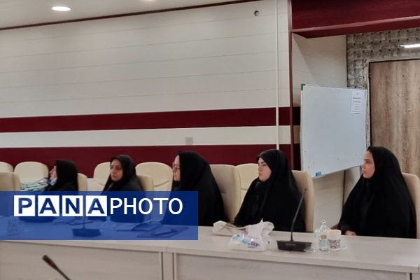 کارگاه آموزشی تغذیه سالم با رویکرد مکمل‌یاری در اداره آموزش و پرورش کهریزک 