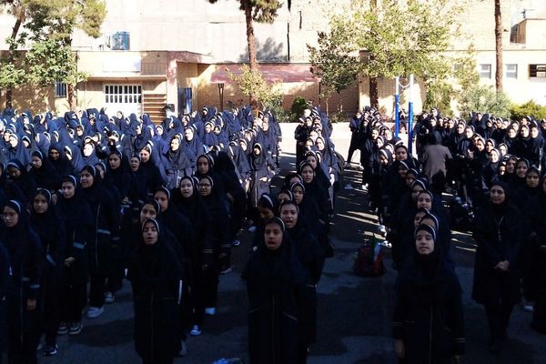 آیین نواختن زنگ سال تحصیلی جدید در قرچک