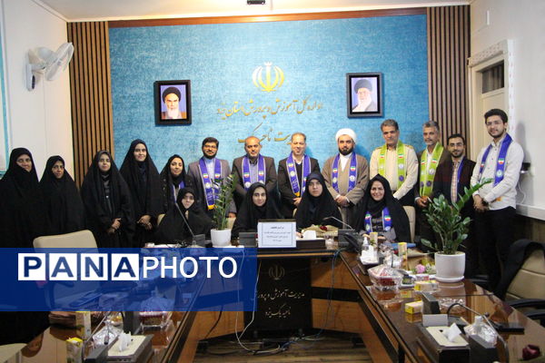 نشست ریاست سازمان دانش‌آموزی با مدیر آموزش و پرورش ناحیه یک یزد