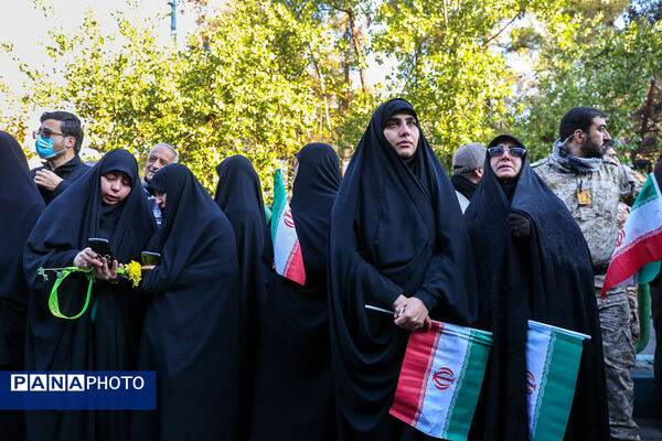 تشییع پیکر مطهر ۱۰۰ شهید گمنام
